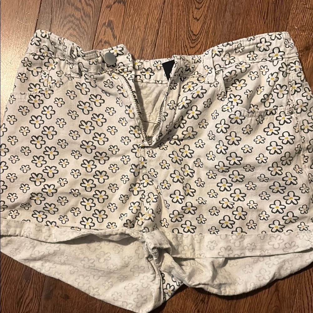 Cider White and Yellow Bermudas Geometric Pattern